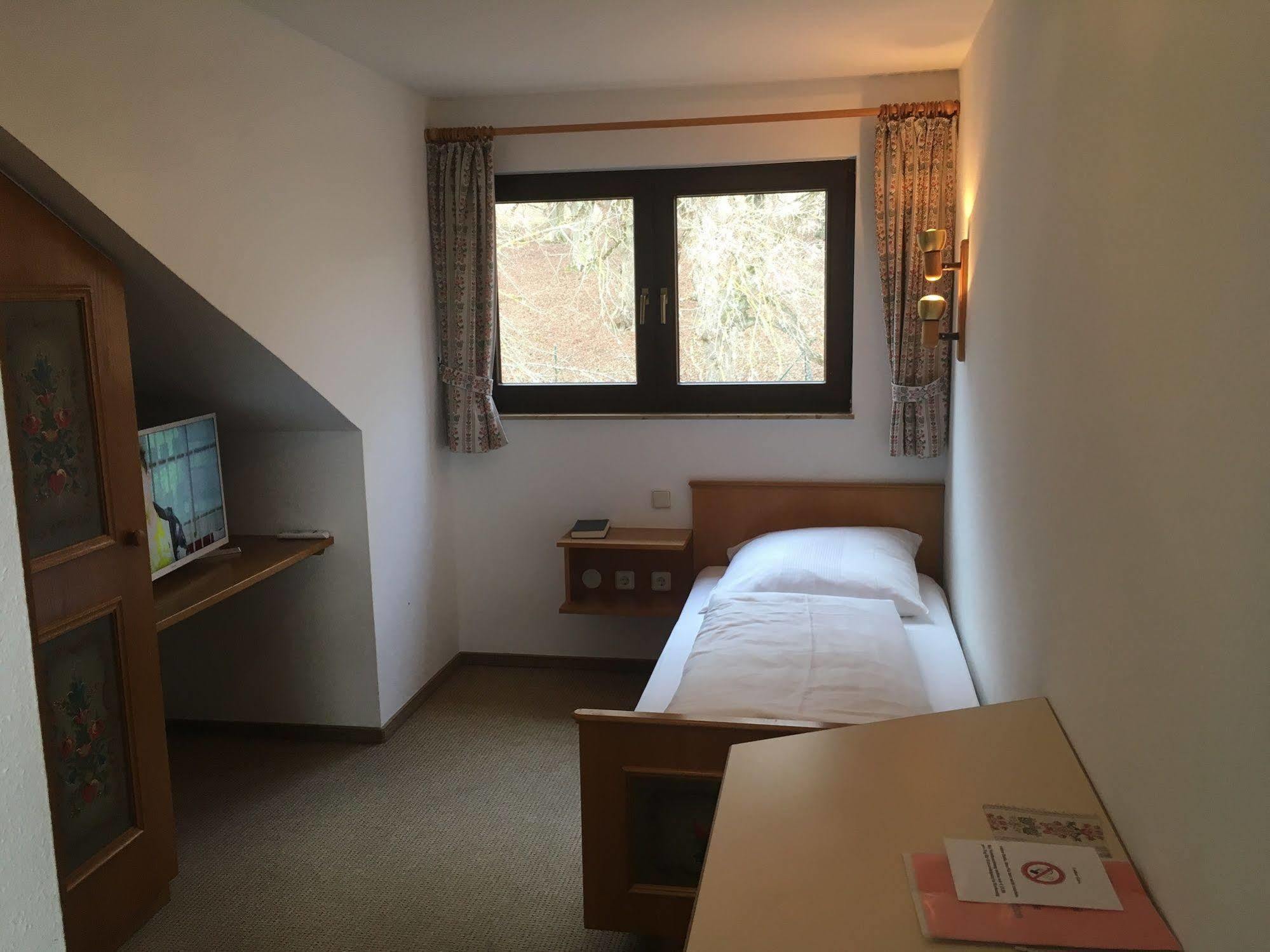 Landhotel Gasthof am Berg Dornstadt Exterior foto